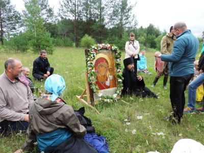 Крестным ходом из Вологодской области в Архангельскую прошли верующие Верховажья