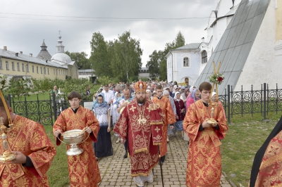 В день престольного праздника Спасо-Прилуцкого Димитриева монастыря владыка Игнатий совершил Литургию в Спасском соборе обители и возглавил крестный ход