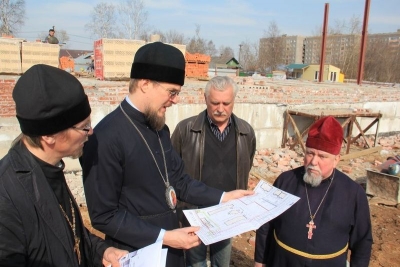 Епископ Флавиан осмотрел место строительства Никольского храма в Северном районе города Череповца