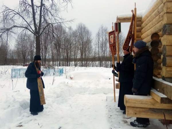 Жители поселка Васильевское совершили крестный ход к месту подвигов преподобных Авраамия и Коприя Печенгских