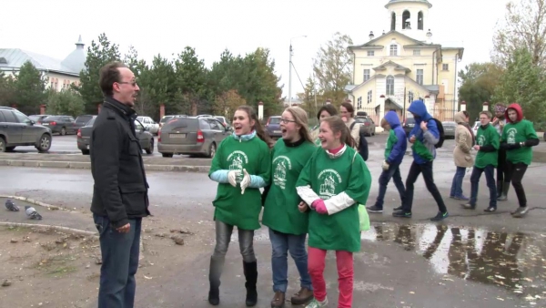 Телеканал София. Субботник в парке у храма Рождества Пресвятой Богородицы в Вологде