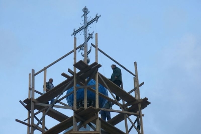 Над Нижнедольским храмом в Вологде воздвигнут крест