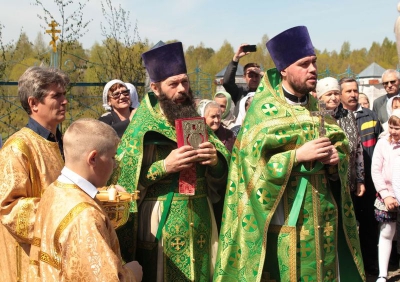 Прихожане храма Святого Духа села Архангельское молитвенно отметили престольный праздник