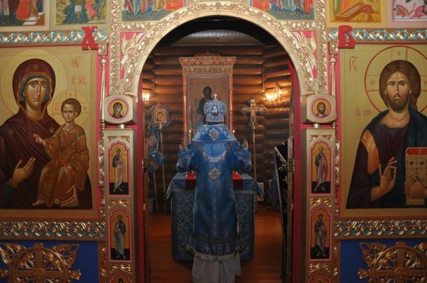 В празднование Иверской иконы Божией Матери епископ Флавиан совершил Литургию в храме Ново-Леушинского женского монастыря
