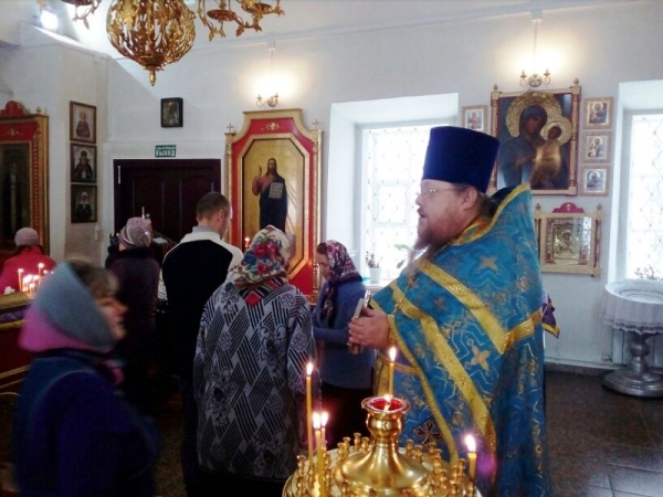 Прихожане Крестовоздвиженского храма города Грязовца получили информационные листовки ко Дню народного единства