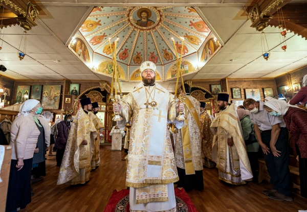 Литургию в праздник Вознесения Господня митрополит Игнатий совершил в Вознесенском храме города Сокола