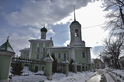 Литургию в третью поминальную субботу Великого поста митрополит Игнатий совершил в храме Николы на Глинках