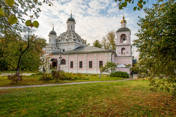 Митрополит Игнатий совершил Литургию в Троицком храме в Хорошеве