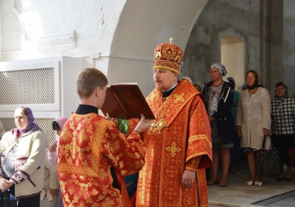 Епископ Тарасий возглавил богослужения в храме праведного Иоанна Устюжского города Великого Устюга в престольный праздник