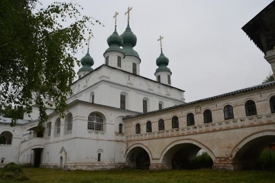 В восстанавливаемом Михайло-Архангельском монастыре Великого Устюга состоялся субботник