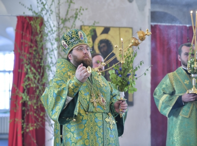 Всенощное бдение накануне праздника Святой Троицы митрополит Игнатий совершил в Воскресенском кафедральном соборе Вологды