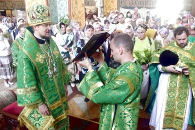В праздник Святой Троицы епископ Флавиан совершил Литургию в кафедральном соборе Череповца