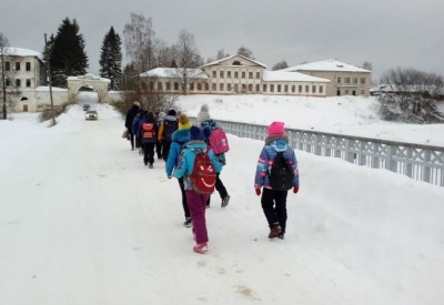 Тотемские школьники на уроке основ православной культуры посетили Спасо-Суморин монастырь