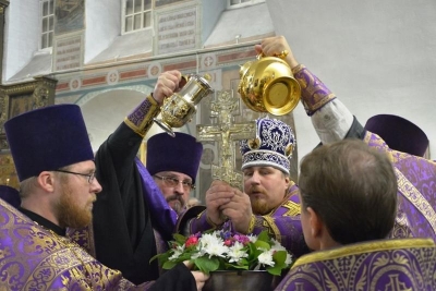 В канун праздника Воздвижения Честного и Животворящего Креста Господня епископ Тарасий совершил всенощное бдение в Прокопьевском кафедральном соборе