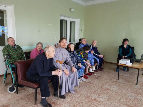 В областном госпитале для ветеранов войн состоялась очередная миссионерская встреча-кинолекторий