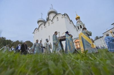 Торжественный чин Погребения Плащаницы Пресвятой Богородицы при большом стечении жителей Вологды был совершен в Софийском Успенском кафедральном соборе