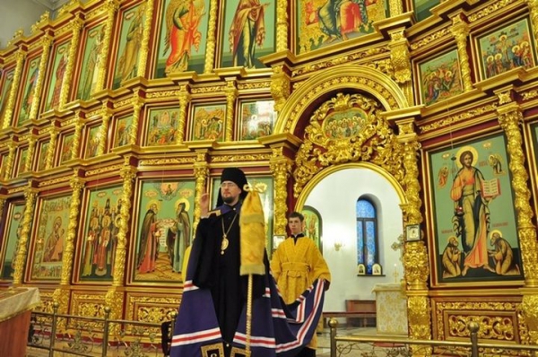 Епископ Флавиан в кафедральном соборе Афанасия и Феодосия Череповецких совершил всенощное бдение