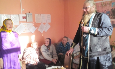 Протоиерей Михаил Никифоров совершил молебен в Житьевском доме маневренного фонда