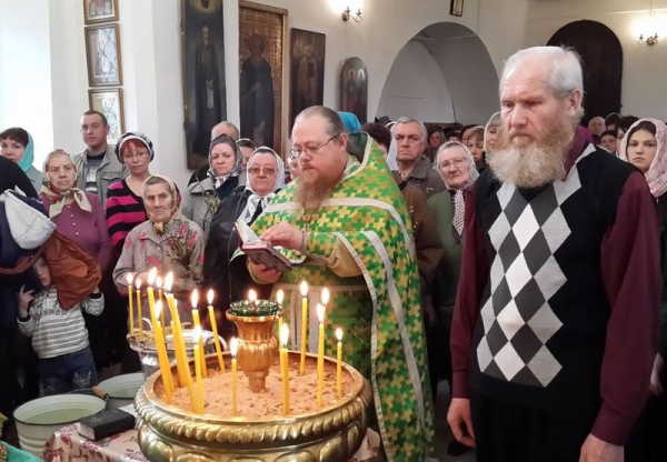 В Крестовоздвиженском храме города Грязовца торжественно отпраздновали Вербное воскресенье