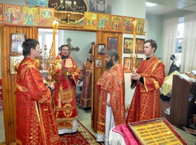 Воскресное богослужение в храме Патриарха Тихона города Череповца возглавил правящий архиерей епархии