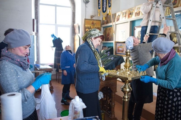 К празднику Святой Пасхи в Казанском соборе города Кириллова состоялся субботник