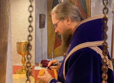В день памяти преподобного Иоанна Лествичника епископ Игнатий совершил Литургию в Богоявленском храме Белозерска