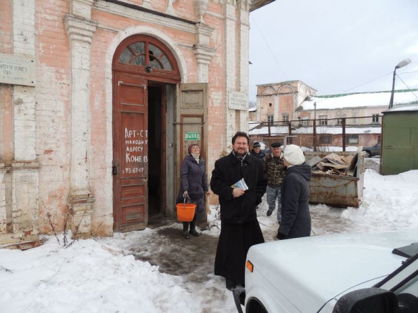 Приход храма Сретения Владимирской иконы Божией Матери готовится к долгожданному первому богослужению