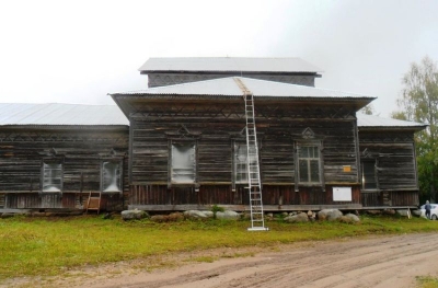 В Успенском храме пос. Шемякино состоялась первая Божественная литургия после длительного периода запустения