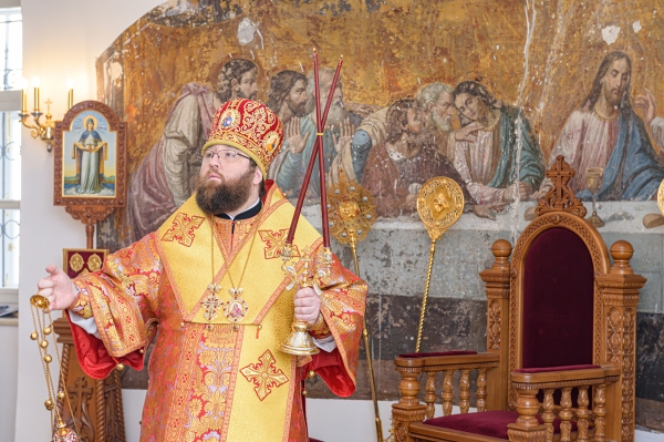 В праздник жен-мироносиц митрополит Игнатий возглавил Литургию в Воскресенском кафедральном соборе