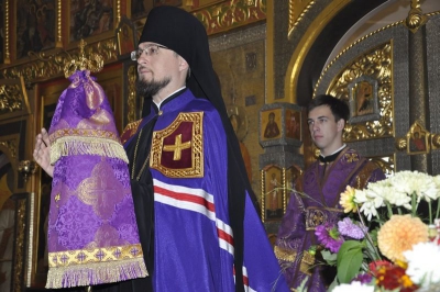 Епископ Флавиан совершил Литургию в праздник Воздвижения Честного и Животворящего Креста Господня