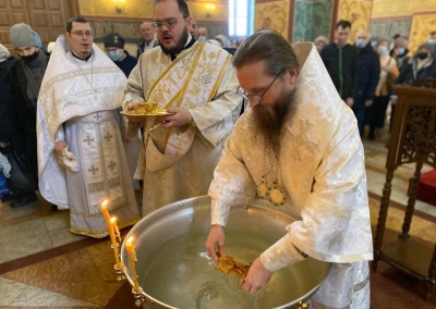 В Крещенский сочельник епископ Игнатий возглавил праздничное богослужение и совершил великое освящение воды