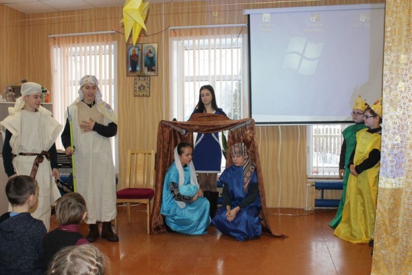 В воскресной школе Никольского храма села Устье прошел праздник в честь Рождества Христова