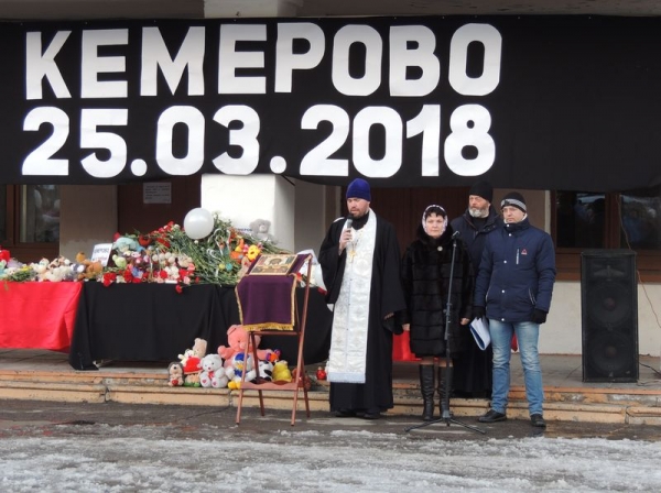 В Соколе прошел траурный митинг в память о погибших в Кемерове