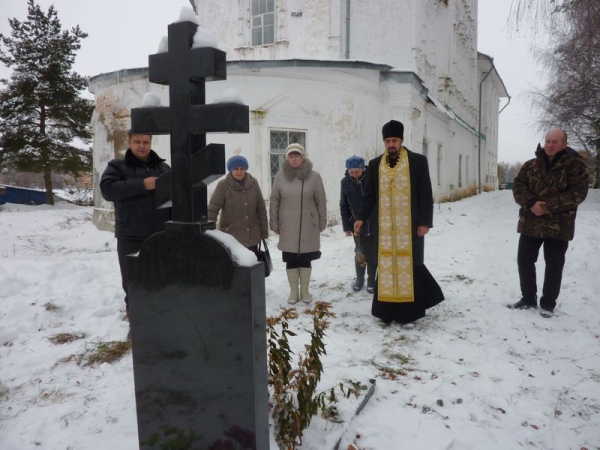 Жители села Кубенское молитвенно почтили память первого настоятеля Свято-Троицкого храма