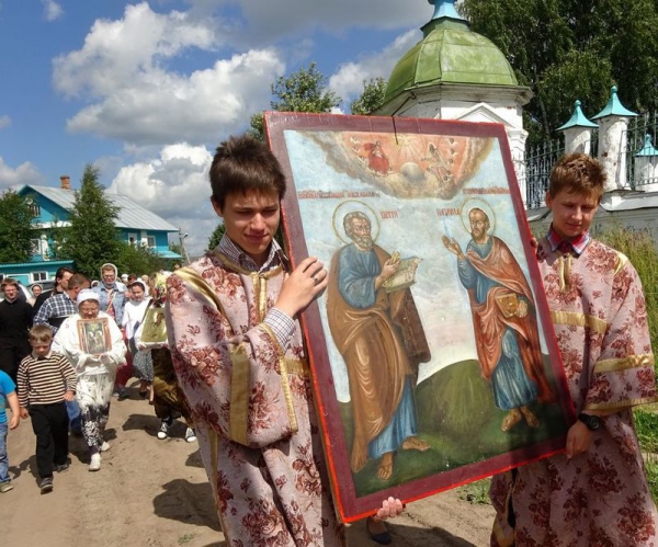 Кадниковцы совершили крестный ход в день памяти апостолов Петра и Павла