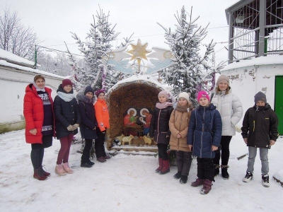 В воскресной школе Архиерейского Воскресенского подворья города Череповца прошли святочные встречи для учащихся средней школы №20