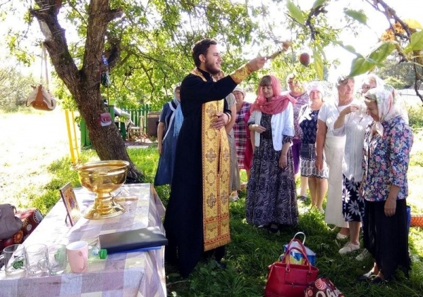 Иерей Никита Горбик совершил молебен для жителей района новостройки Чернышево-Охмыльцево города Вологды