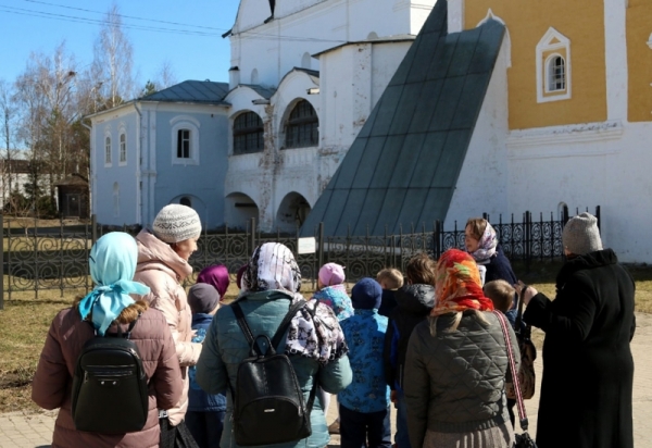 В Спасо-Прилуцком монастыре проходят экскурсии для школьников
