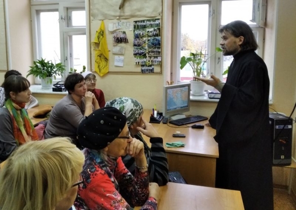 В воскресной школе Архиерейского Воскресенского подворья возобновились беседы о вере и церкви для взрослых